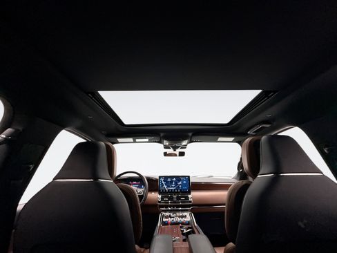 Used 2023 Lincoln Navigator L Reserve w/ Monochromatic Package image 18