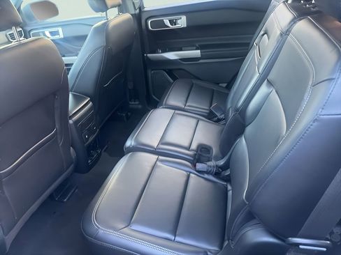 Used 2023 Ford Explorer XLT w/ Equipment Group 202A RWD image 13