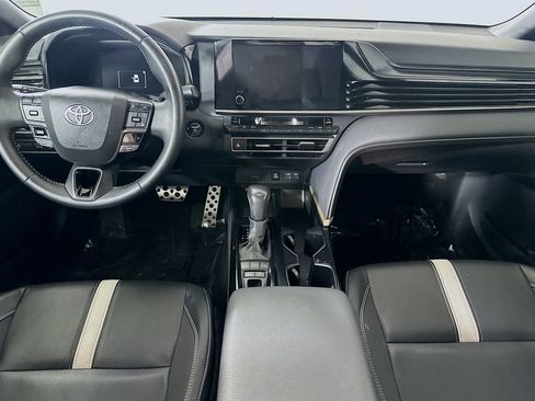 Used 2025 Toyota Camry Hybrid FWD image 18