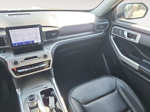 Used 2021 Ford Explorer XLT w/ Equipment Group 202A image 12