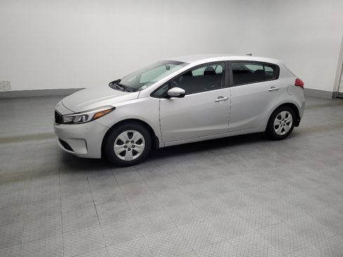 Used 2017 Kia Forte LX image 2