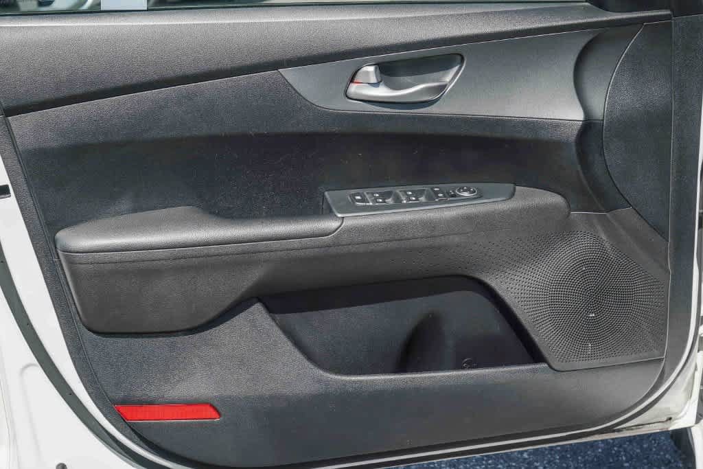 Used 2020 Kia Forte LXS FWD image 19