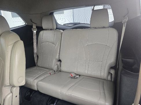 Used 2020 Buick Enclave Essence image 7