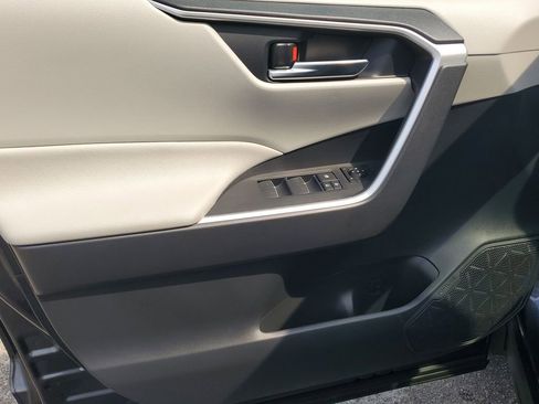 Used 2025 Toyota RAV4 XLE image 40