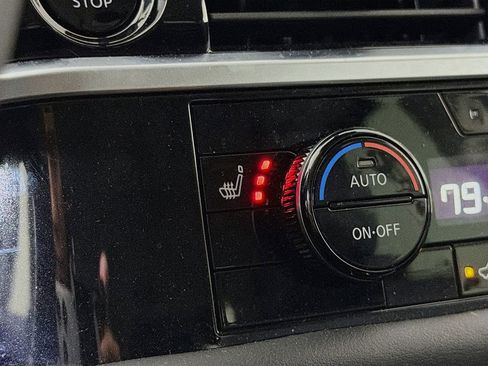 Used 2025 Nissan Pathfinder SV image 22