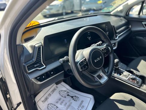 Used 2023 Kia Sportage LX image 10