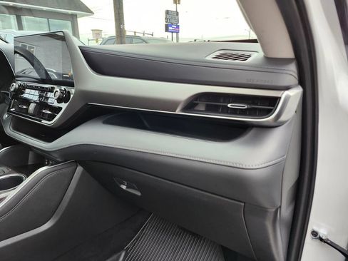 Used 2022 Toyota Highlander Limited image 16
