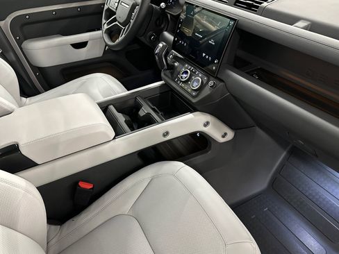 New 2026 Land Rover Defender 110 X-Dynamic SE image 27