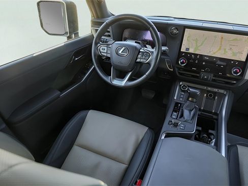 Used 2024 Lexus GX 550 image 30