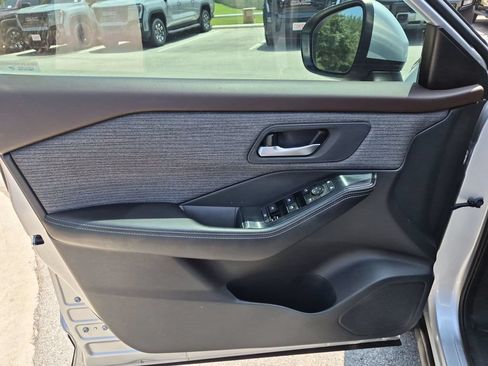 Used 2021 Nissan Rogue SV FWD image 18
