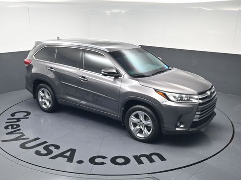 Used 2019 Toyota Highlander Limited image 32