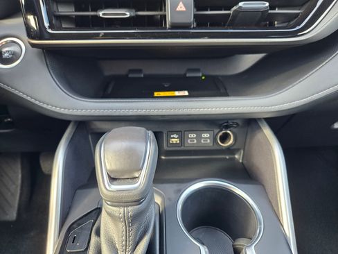 Used 2024 Toyota Highlander XLE image 14