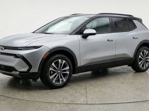 Used 2025 Chevrolet Equinox LT image 3