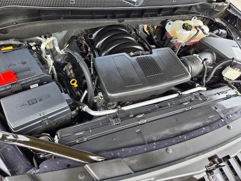 Used 2025 Chevrolet Suburban Premier AWD/4WD image 25