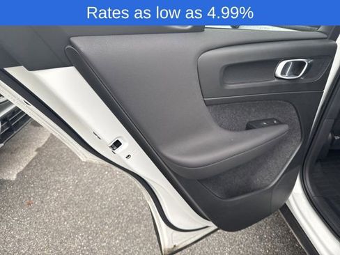 Certified 2022 Volvo XC40 T5 Momentum image 15