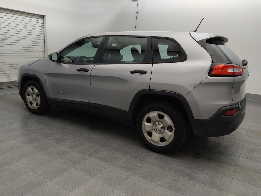 Used 2017 Jeep Cherokee Sport FWD image 3