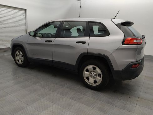 Used 2017 Jeep Cherokee Sport FWD image 3
