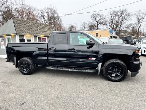 Used 2018 Chevrolet Silverado 1500 LT w/ Midnight Edition image 4