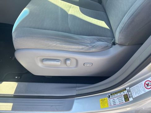 Used 2013 Toyota Highlander Plus image 10
