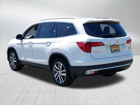 Used 2017 Honda Pilot Touring image 5
