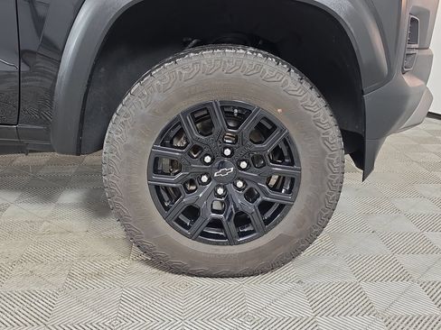 Used 2024 Chevrolet Colorado Trail Boss w/ Technology Package AWD/4WD image 10