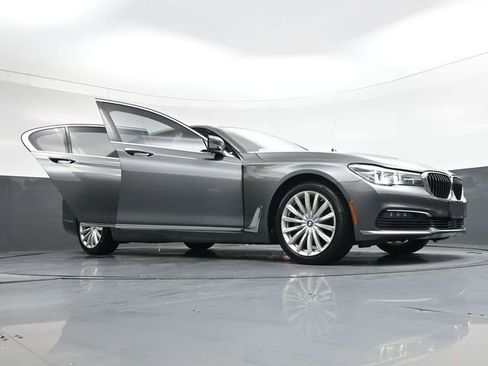 Used 2018 BMW 740i 740i image 40