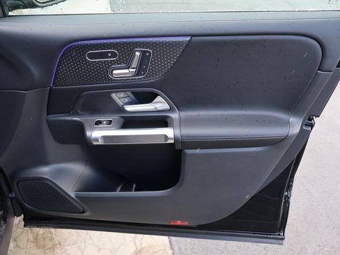 Used 2025 Mercedes-Benz GLB 250 4MATIC image 13