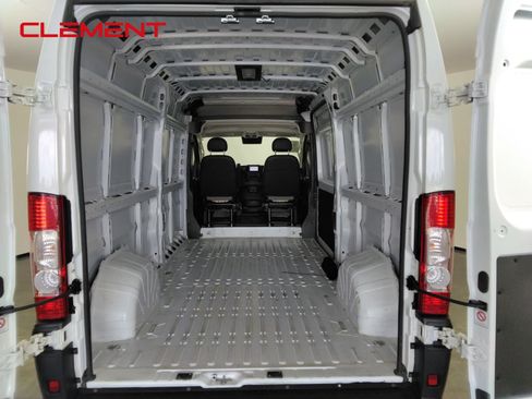 Used 2026 RAM ProMaster 2500 w/ Convenience Group FWD image 9