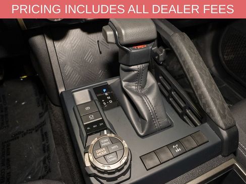 Certified 2025 Toyota Tacoma TRD Off-Road AWD/4WD image 17