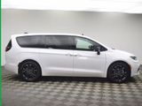 New 2026 Chrysler Pacifica Select image 3