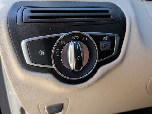 Used 2020 Mercedes-Benz GLC 300 image 25