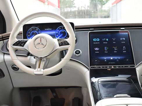 Used 2023 Mercedes-Benz EQE 500 4MATIC SUV image 29