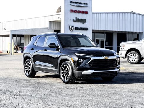 Used 2025 Chevrolet TrailBlazer LT image 3