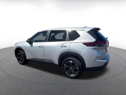 Used 2024 Nissan Rogue SV image 10