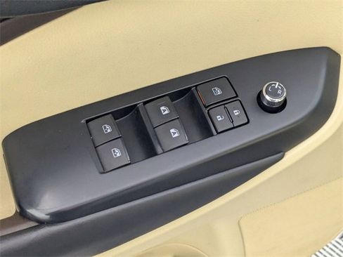 Used 2019 Toyota Highlander XLE image 10