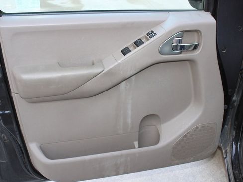 Used 2011 Nissan Frontier SV w/ SV Premium Utility Pkg image 18