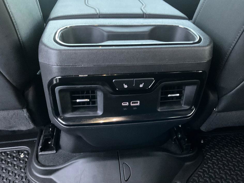 Used 2025 GMC Sierra 1500 AT4 w/ Technology Package AWD/4WD image 27