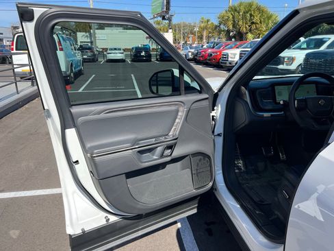 Used 2022 Rivian R1T Adventure image 24