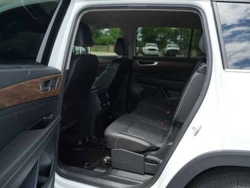 Used 2024 Volkswagen Atlas SE AWD/4WD image 15