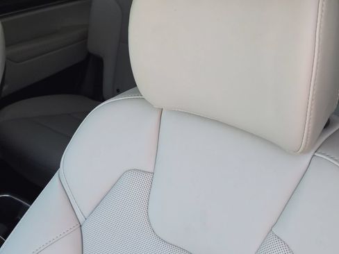 Used 2025 Kia Telluride S FWD image 10