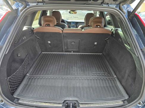 Used 2023 Volvo XC60 T8 Plus image 16