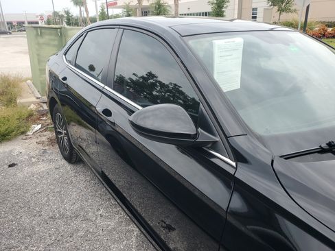 Used 2021 Volkswagen Jetta SE w/ SE Cold Weather Package FWD image 3