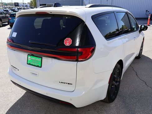 New 2026 Chrysler Pacifica Limited w/ S Appearance Package image 5