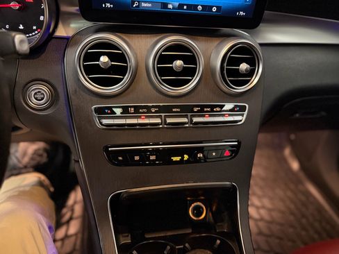 Used 2021 Mercedes-Benz GLC 300 GLC300 4MATIC image 26