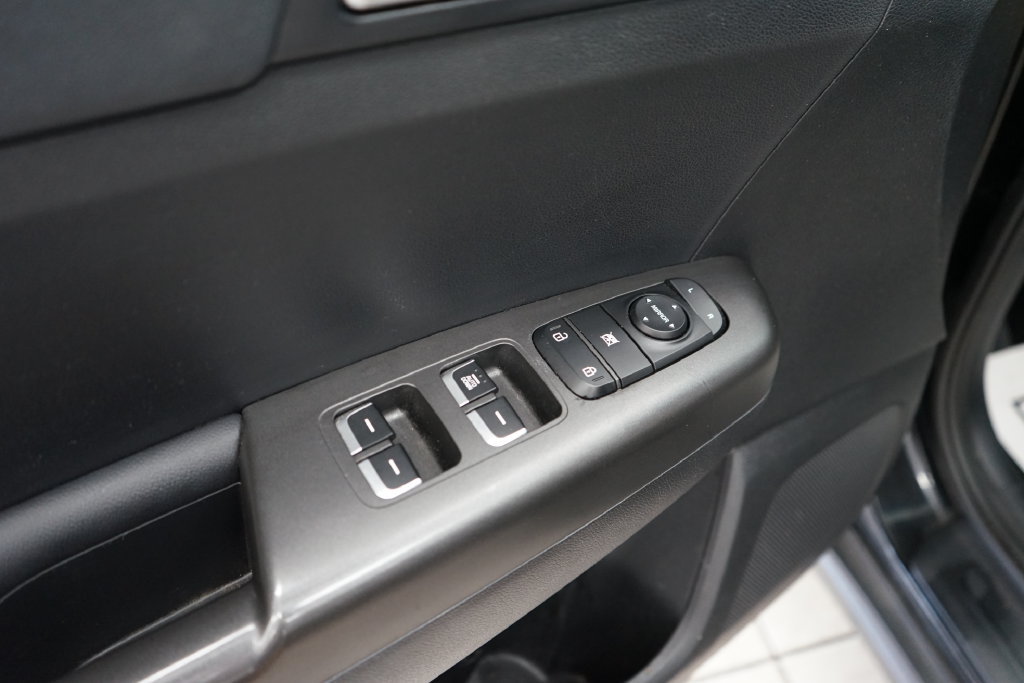 Used 2020 Kia Sportage LX AWD/4WD image 24