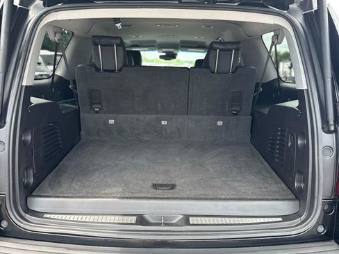 Used 2018 Chevrolet Suburban LT RWD image 19