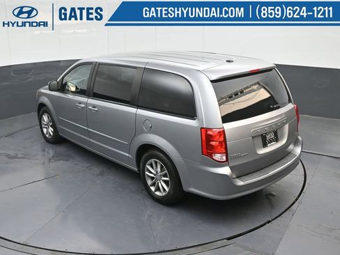 Used 2016 Dodge Grand Caravan SE image 49