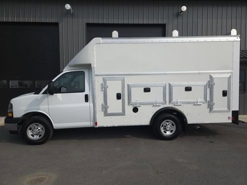 Used 2022 Chevrolet Express 3500 w/ Power Convenience Package image 1