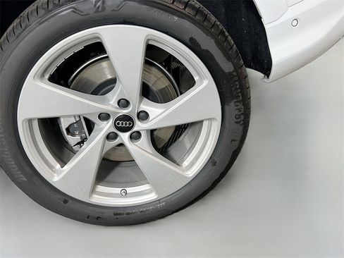 New 2025 Audi Q5 Premium Plus image 31