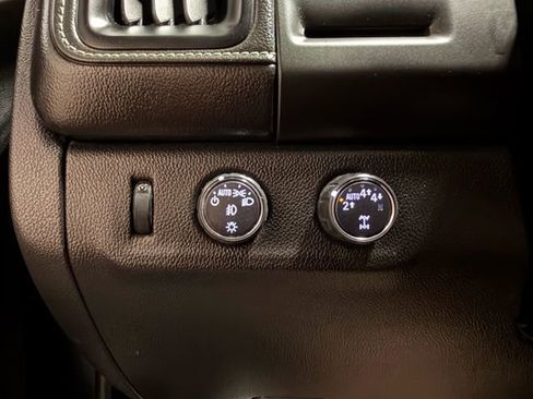 Used 2017 GMC Canyon Denali image 36